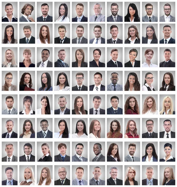 Retratos de un grupo de empleados exitosos aislados en blanco — Foto de Stock