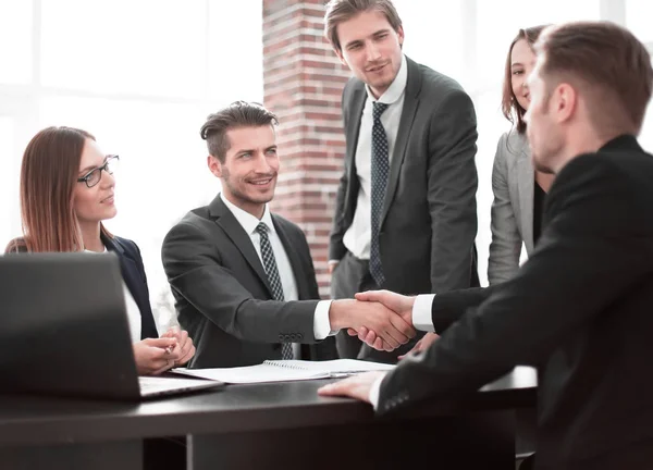 Business partners to discuss the cooperation plan — Stock Photo, Image