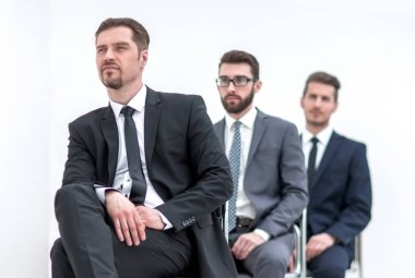 Grup ciddi iş insan onların çevirmek için bekliyor