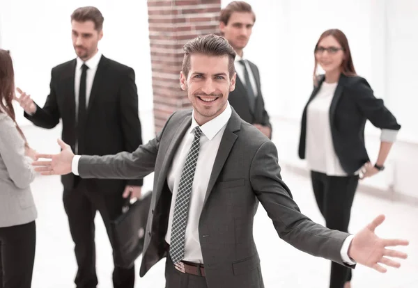 Successful business man with open arms — Stock Photo, Image