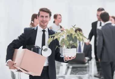 Yeni office arka plan üzerinde genç yaş
