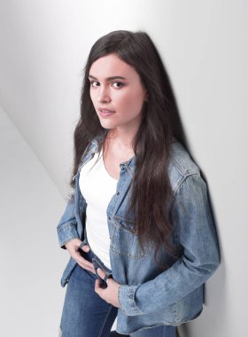 güzel genç bir öğrenci üzerinde beyaz izole