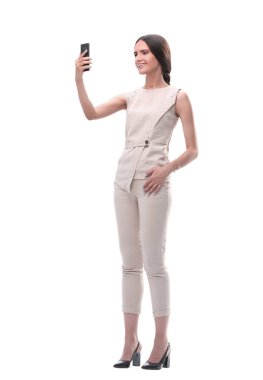 tam büyüme. gülümseyen genç kadın video bağlantısı konuşuyor