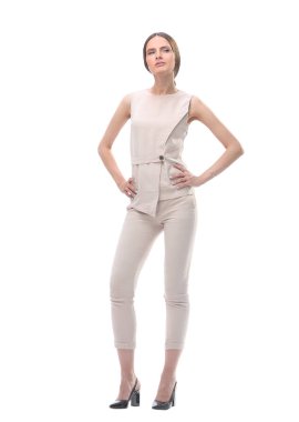 yan bir yere bakan kendinden emin genç kadın.