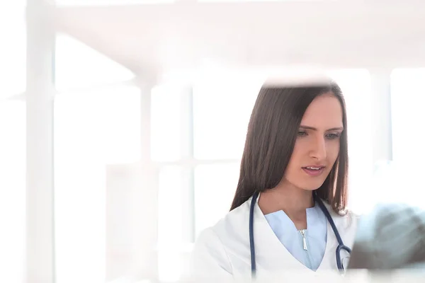 Background image of smiling woman doctor with patient x-ray — Stock Photo, Image