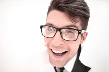 kendine güvenen işadamı ile bir beyaz kağıt duvar breaking