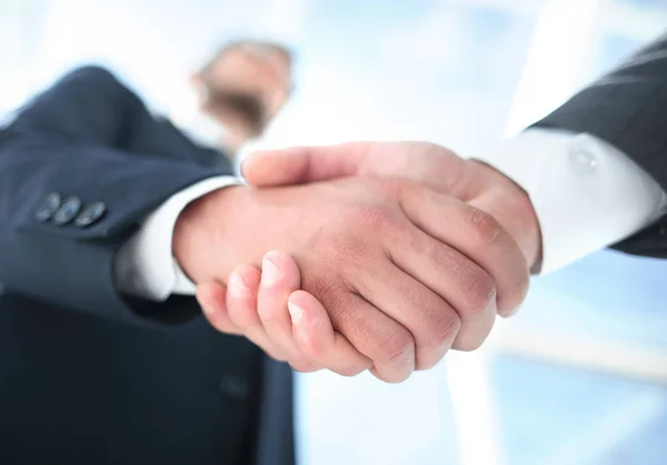 Bottom view.handshake pessoas de negócios — Fotografia de Stock