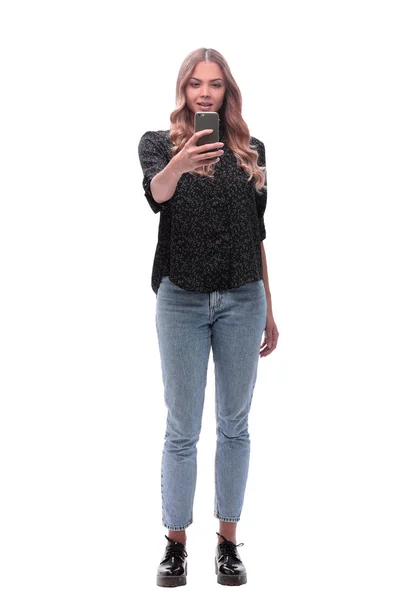 In volle groei.aantrekkelijke jonge vrouw het nemen van selfie. — Stockfoto