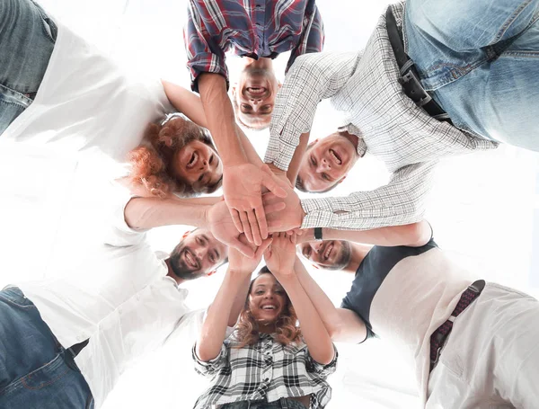 Equipe de negócios com as mãos apertadas juntas — Fotografia de Stock