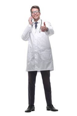 doktor terapist cep telefonu konuşuyor. beyaz izole