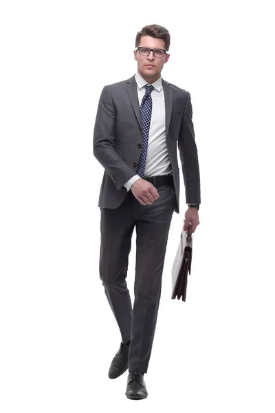 Uomo d'affari di successo con valigetta in pelle che si fa avanti — Foto Stock