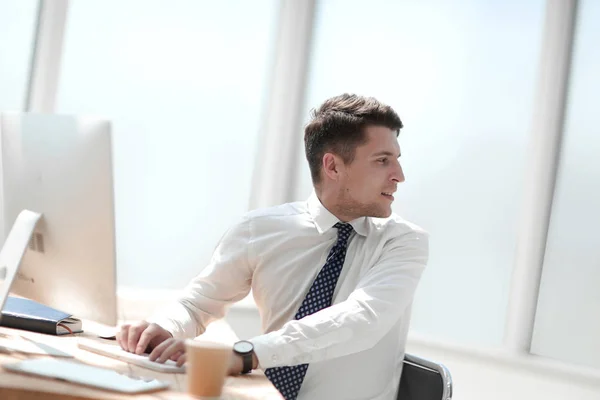 Young employee in the workplace in the office — Stock Photo, Image