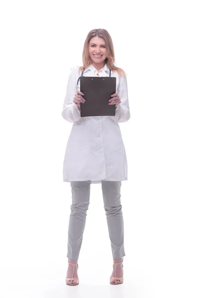 Kvinnlig läkare med Urklipp. isolerad på vitt — Stockfoto