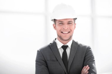 Oluşturucusu'nda bir kask gülümsüyor