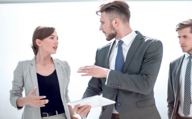 iş takım iş sorunları tartışıyor