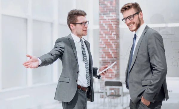 Businessman discussing with a partner a new perspective — Stock Photo, Image