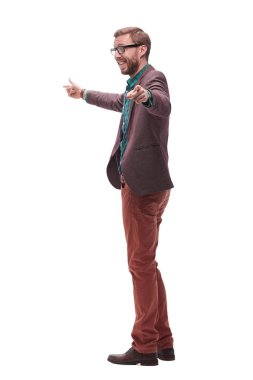 gözlüklü genç adam beyaz boş bir ekrana işaret