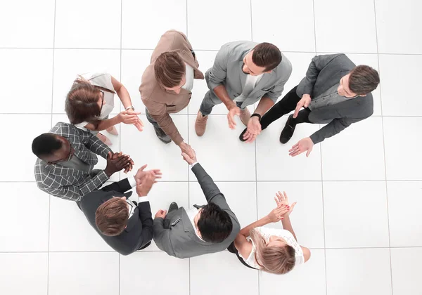 Top View.Business-Team und Handschlag von Geschäftspartnern — Stockfoto