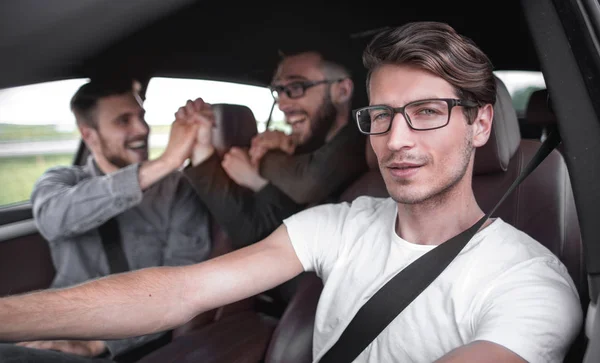 Close up side portrait of happy man driving car — Stock Photo, Image