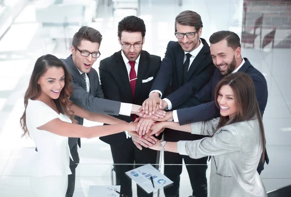 Grupo de empresários iniciando um novo projeto comercial — Fotografia de Stock