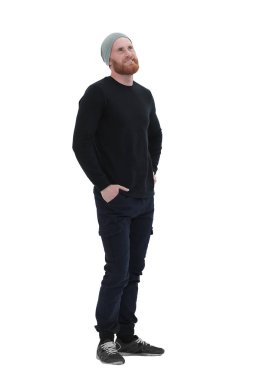 tam büyüme. gülümseyen sakallı adam kopya uzaya bakıyor