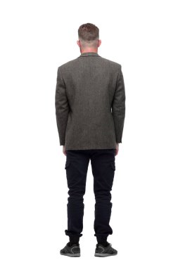 genç adam kopya alanı bakıyor . beyaz izole