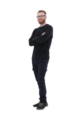 tam büyüme. gülümseyen sakallı adam kopya alanına bakıyor. beyaz izole