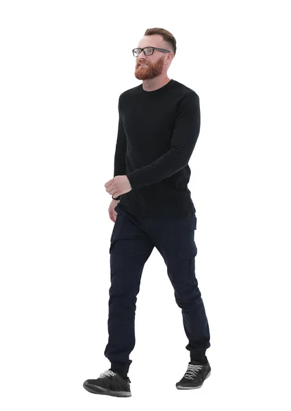 Hombre barbudo en un suéter negro, dando un paso adelante. Aislado en blanco — Foto de Stock