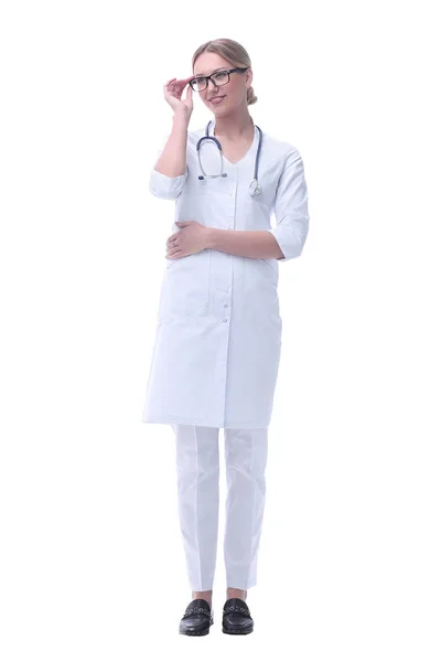 Doctora sonriente con estetoscopio. aislado en blanco — Foto de Stock