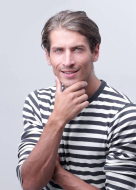 düşünceli, genç bir adam portresi.