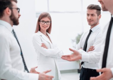 çalışanların önemli konuları tartışmak