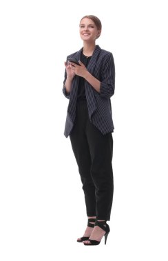 Genç iş kadını akıllı telefonunda e-postaları okuyor. beyaz izole