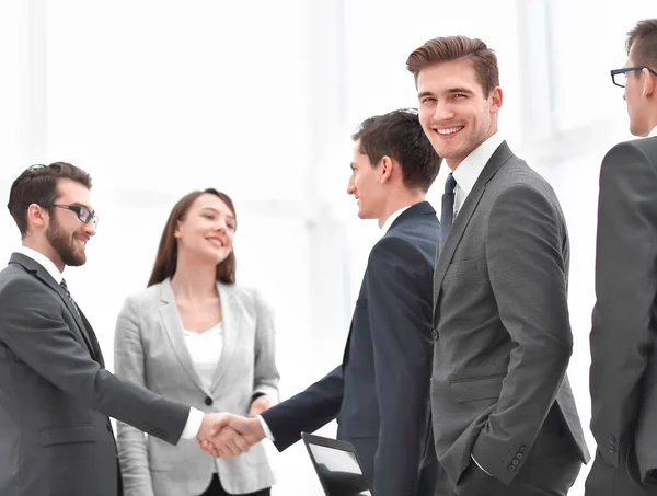 Hombre de negocios y socios comerciales — Foto de Stock