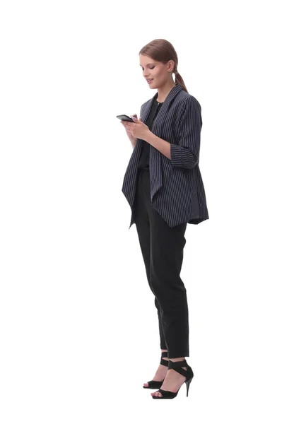 Giovane donna d'affari che legge e-mail sul suo smartphone. isolato su bianco — Foto Stock