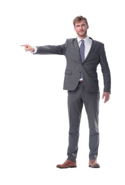 tam büyüme. yan işaret eden ciddi işadamı.