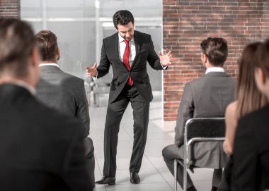 işadamı bir rapor iş takım için yapar