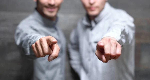 Twee vrolijke jongens. — Stockfoto