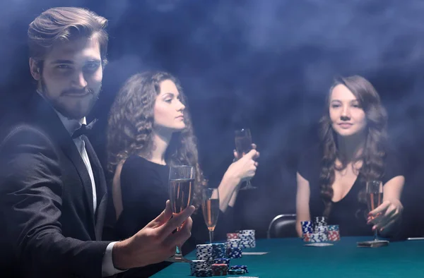 Happy group of people celebrating a successful game of poker — Stock Photo, Image
