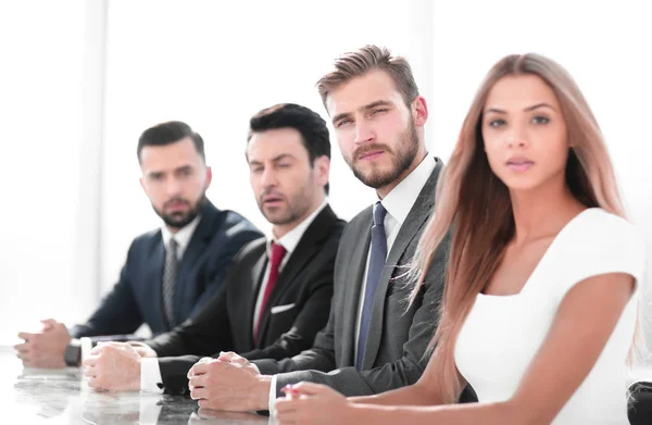 Equipo empresarial serio en un taller — Foto de Stock