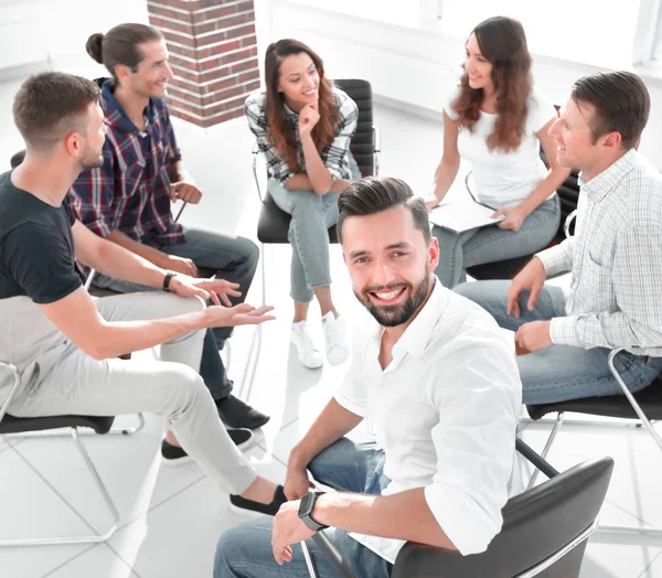 Manager und sein Team im Büro — Stockfoto