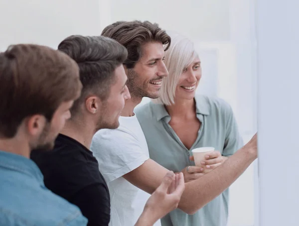 Nahaufnahme. kreatives Team von Kollegen im Büro. — Stockfoto