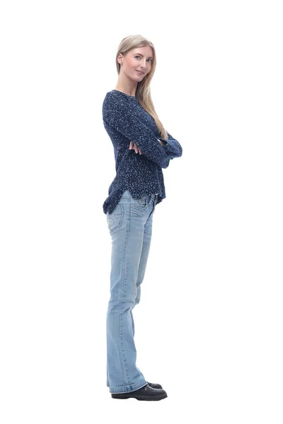 Vista lateral. mujer joven moderna en jeans mirando a la cámara — Foto de Stock