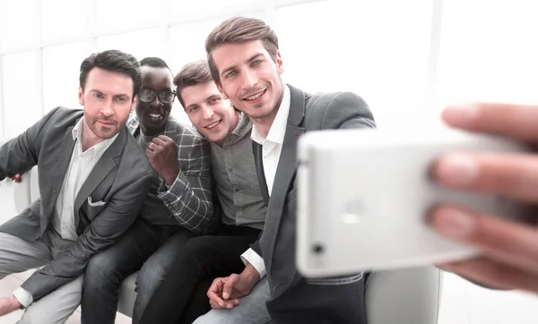 Munkatárs selfies részt a Hivatal a business centerben — Stock Fotó