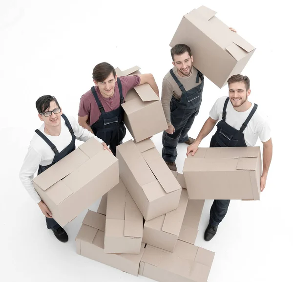 Entrega de homens com caixas de papelão em fundo branco . — Fotografia de Stock