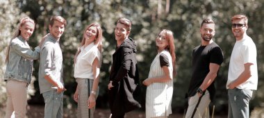 bir grup başarılı genç insan