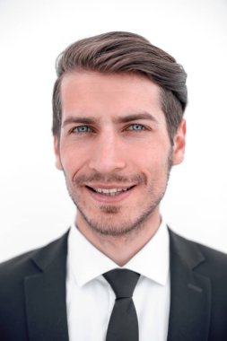 Muzaffer iş ekibi konferans odasında duruyor.