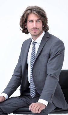 iş adamı rahat tavırla sandalye üzerinde oturan davet