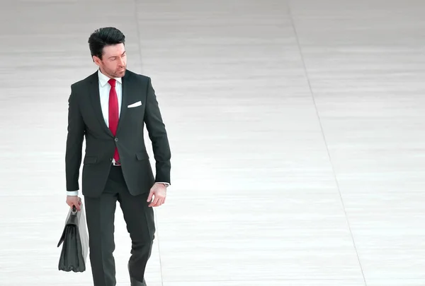 Business man with a leather briefcase. — Stock Photo, Image