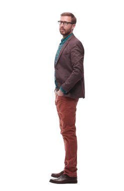 yan görünüm. ileriye bakan gözlüklü kendine güvenen adam.