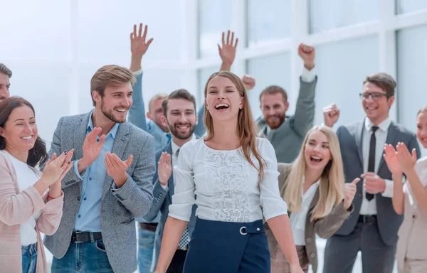 Gelukkig business team geven elkaar een high five — Stockfoto